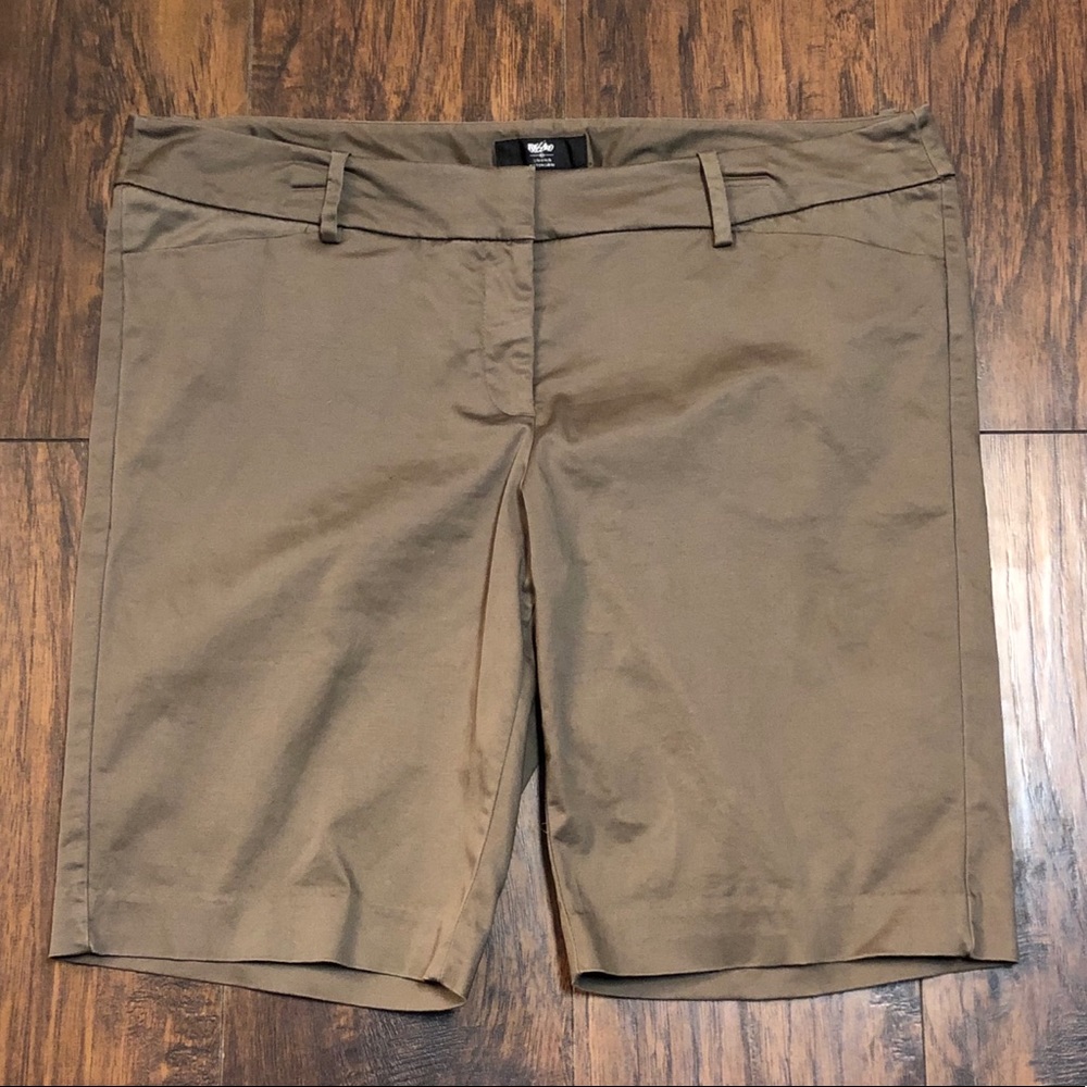 Nice Massimo Brown Shorts Size 16